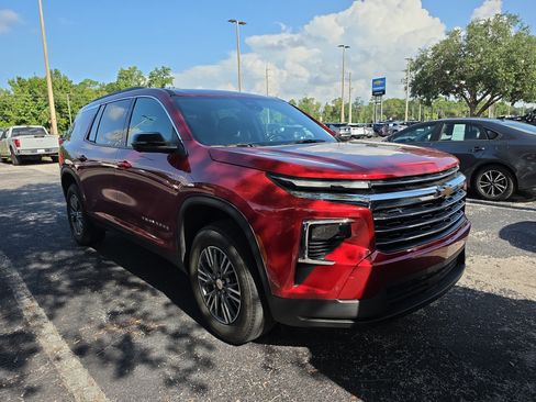 Used 2024 Chevrolet Traverse LT w/ Enhanced Driving Package FWD image 1