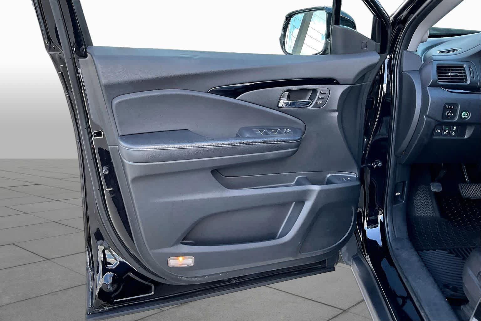 Used 2016 Honda Pilot Elite image 22