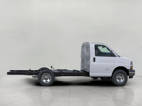 New 2026 Chevrolet Express 3500 w/ Power Convenience Package RWD image 13
