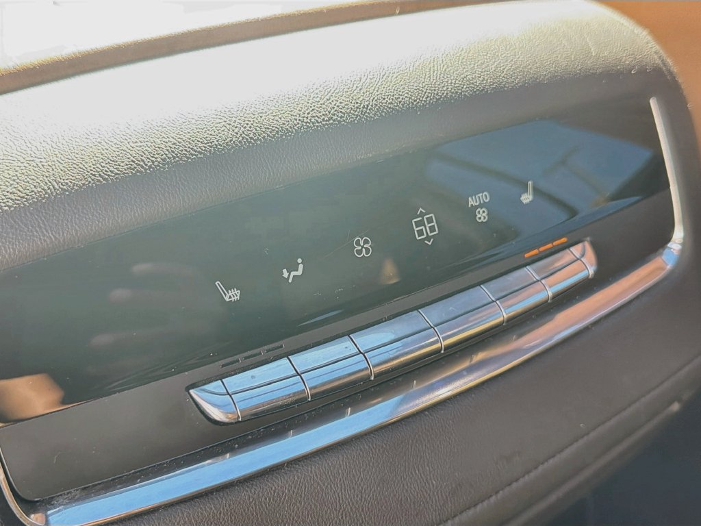 Used 2022 Cadillac Escalade ESV Premium Luxury RWD image 26