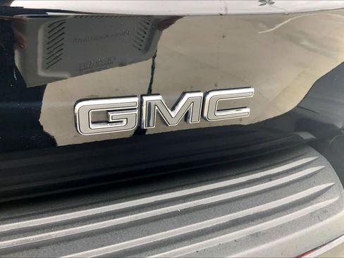 Used 2025 GMC Yukon Denali Ultimate image 9