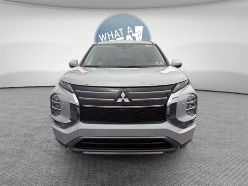 New 2025 Mitsubishi Outlander SE image 9