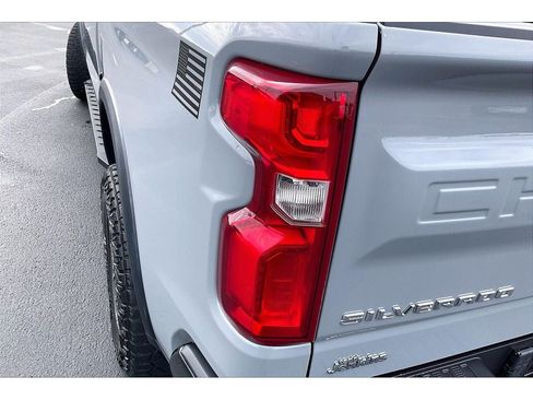 Used 2024 Chevrolet Silverado 1500 ZR2 w/ Technology Package AWD/4WD image 31