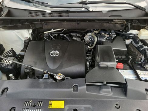 Used 2018 Toyota Highlander Plus AWD/4WD image 21