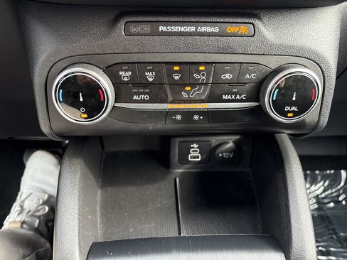 Used 2025 Ford Escape ST-Line image 26