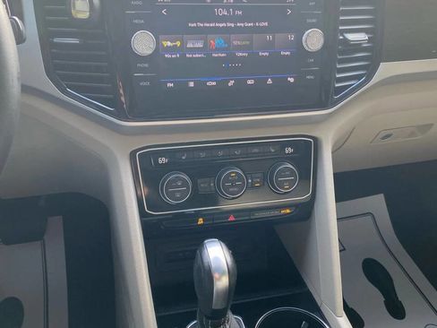 Used 2022 Volkswagen Atlas SE w/ Panoramic Sunroof Package image 17