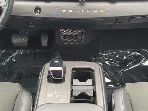 Used 2023 Nissan Ariya FWD image 18