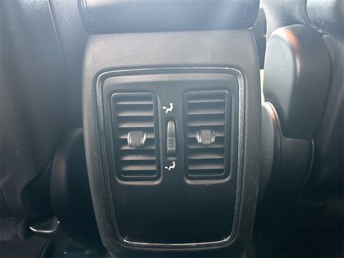 Used 2021 Jeep Grand Cherokee Laredo image 37