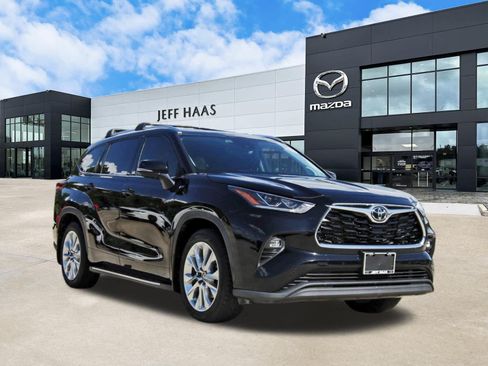 Used 2022 Toyota Highlander Limited FWD image 4