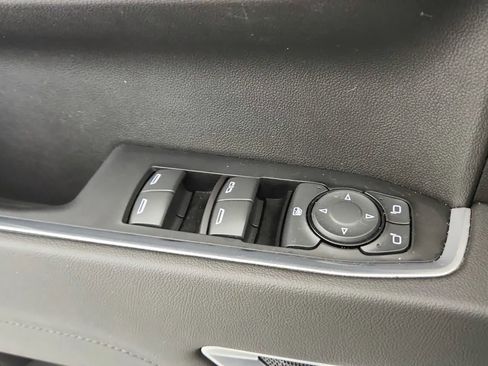 Used 2022 Chevrolet Silverado 1500 LT image 32