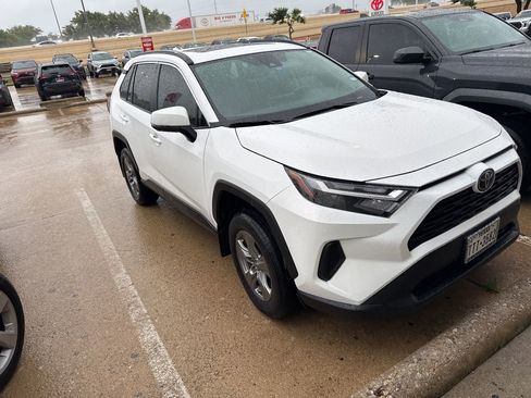 Used 2024 Toyota RAV4 XLE w/ Convenience Package image 2