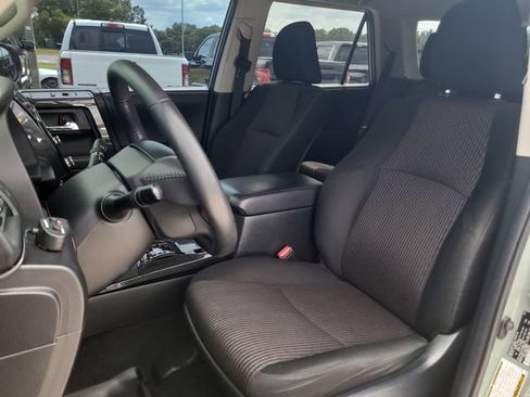 Used 2022 Toyota 4Runner TRD Off-Road AWD/4WD image 19