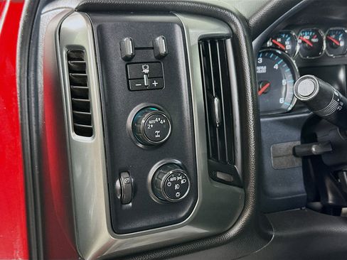 Used 2018 Chevrolet Silverado 1500 LT w/ All Star Edition image 10