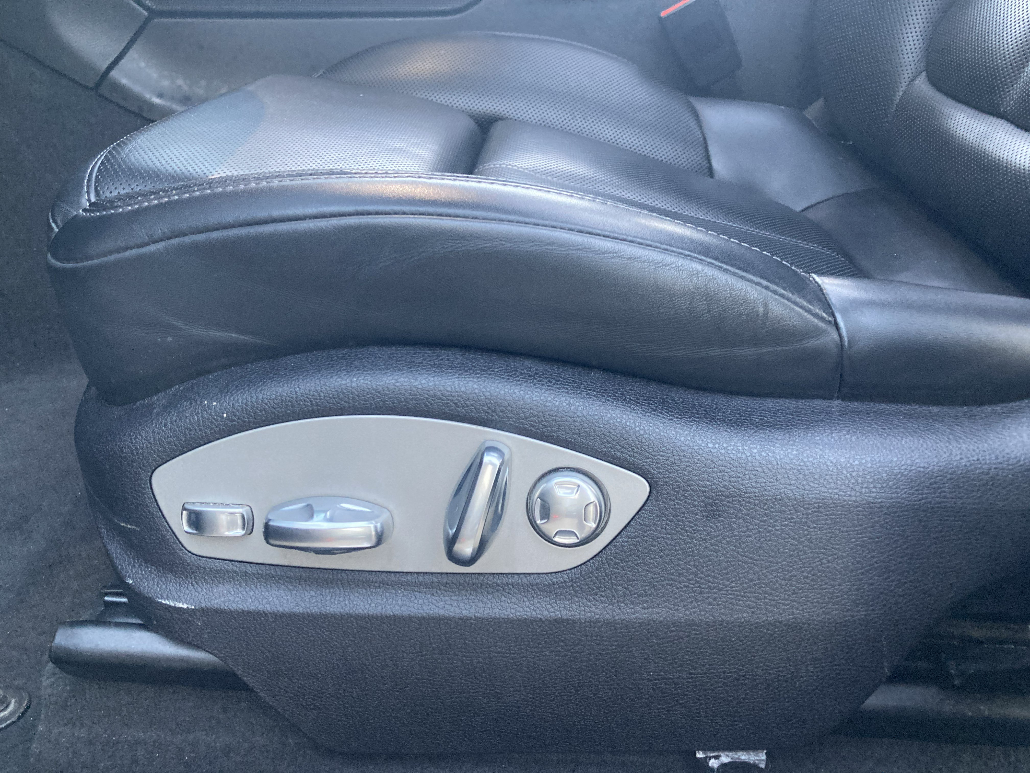Certified 2024 Porsche Macan AWD/4WD image 28