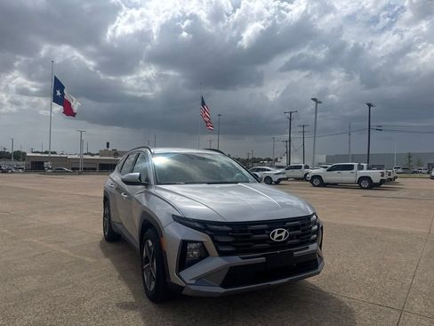 Used 2025 Hyundai Tucson SEL FWD image 2