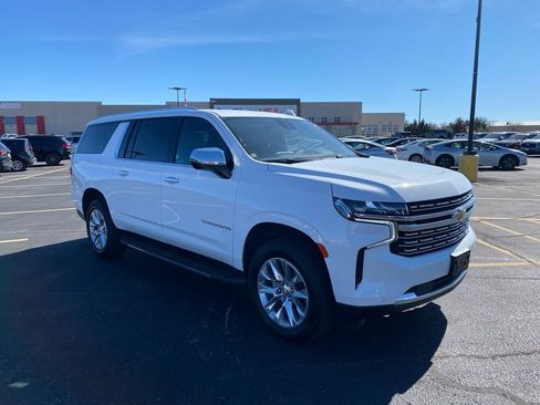 Used 2023 Chevrolet Suburban Premier image 1