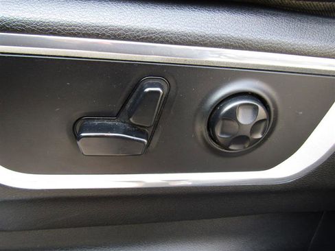 Used 2019 RAM 1500 Laramie w/ Off Road Group image 11