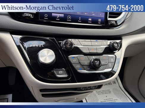 Used 2023 Chrysler Pacifica Touring-L FWD image 28