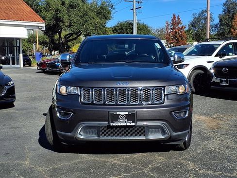 Used 2020 Jeep Grand Cherokee Limited w/ Luxury Group II image 2