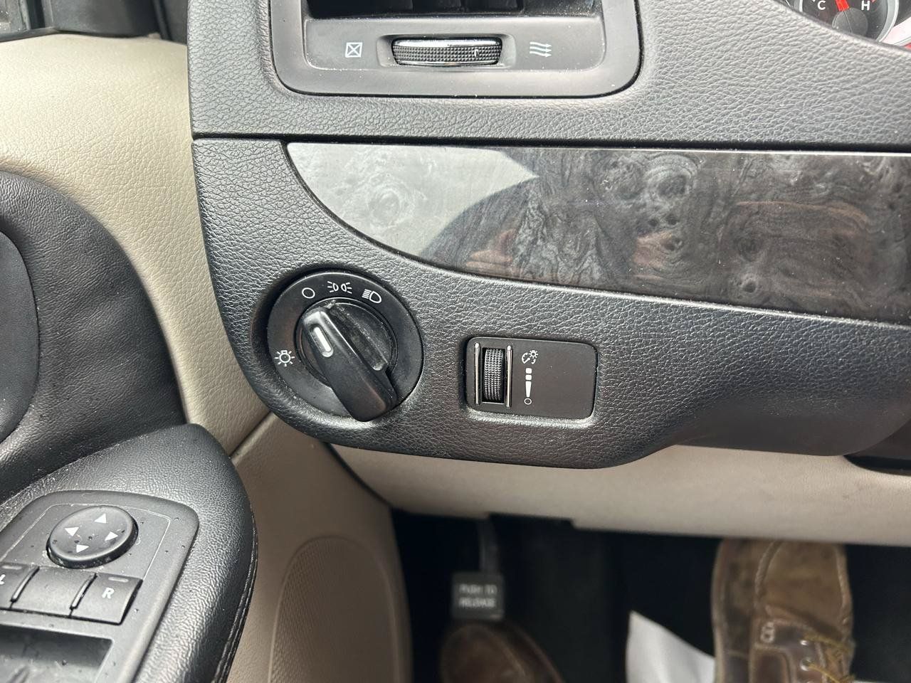 Used 2014 Dodge Grand Caravan SXT FWD image 24