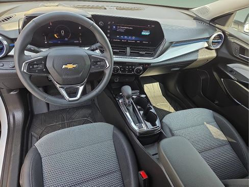 Used 2026 Chevrolet Trax LT w/ LT Convenience Package FWD image 6