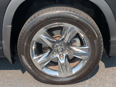 Used 2018 Toyota Highlander Limited Platinum AWD/4WD image 10