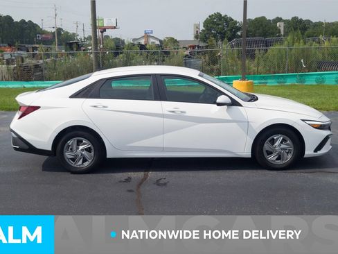 Certified 2026 Hyundai Elantra SE FWD image 4