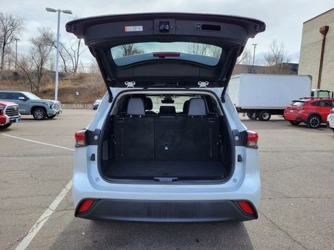 Used 2025 Toyota Highlander XLE image 26