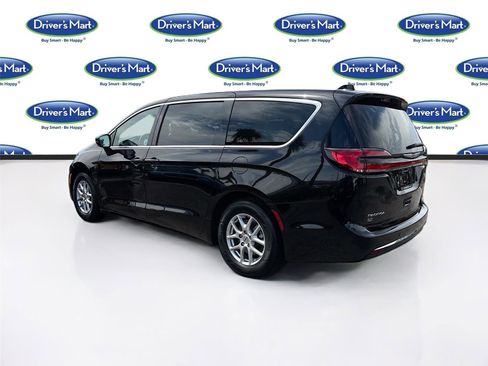 Used 2025 Chrysler Pacifica Select FWD image 5
