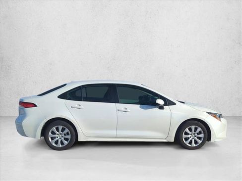 Used 2020 Toyota Corolla LE image 4