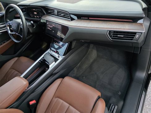 Used 2019 Audi e-tron Prestige image 33