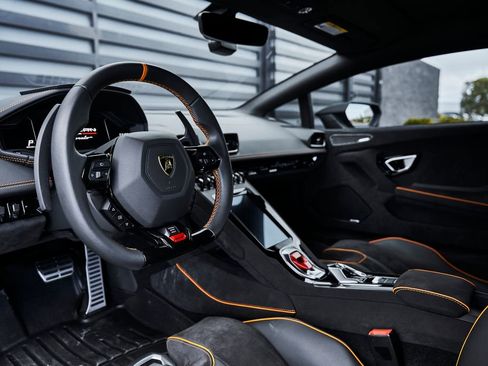 Used 2023 Lamborghini Huracan Sterrato AWD/4WD image 2