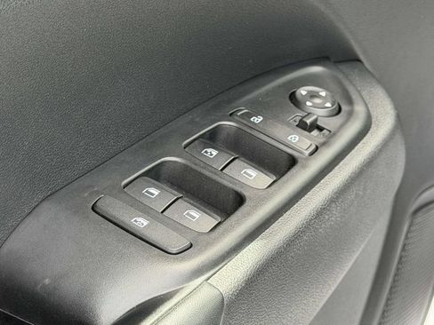 Certified 2023 Hyundai Venue Limited FWD image 17