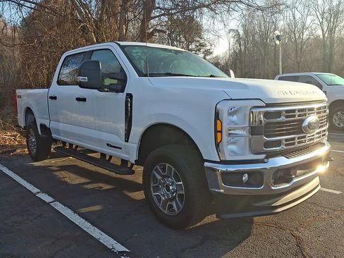 Used 2025 Ford F250 XLT image 3