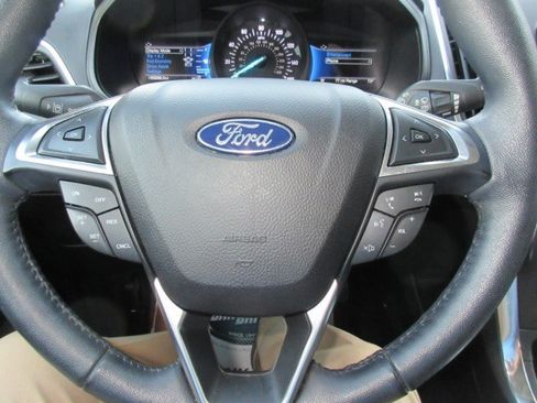 Used 2022 Ford Edge Titanium AWD/4WD image 32