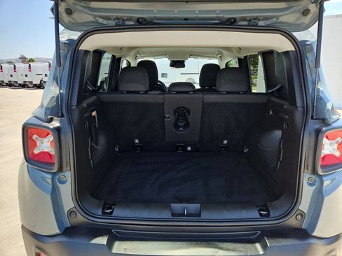Used 2018 Jeep Renegade Latitude w/ UConnect 8.4 Nav Group FWD image 26