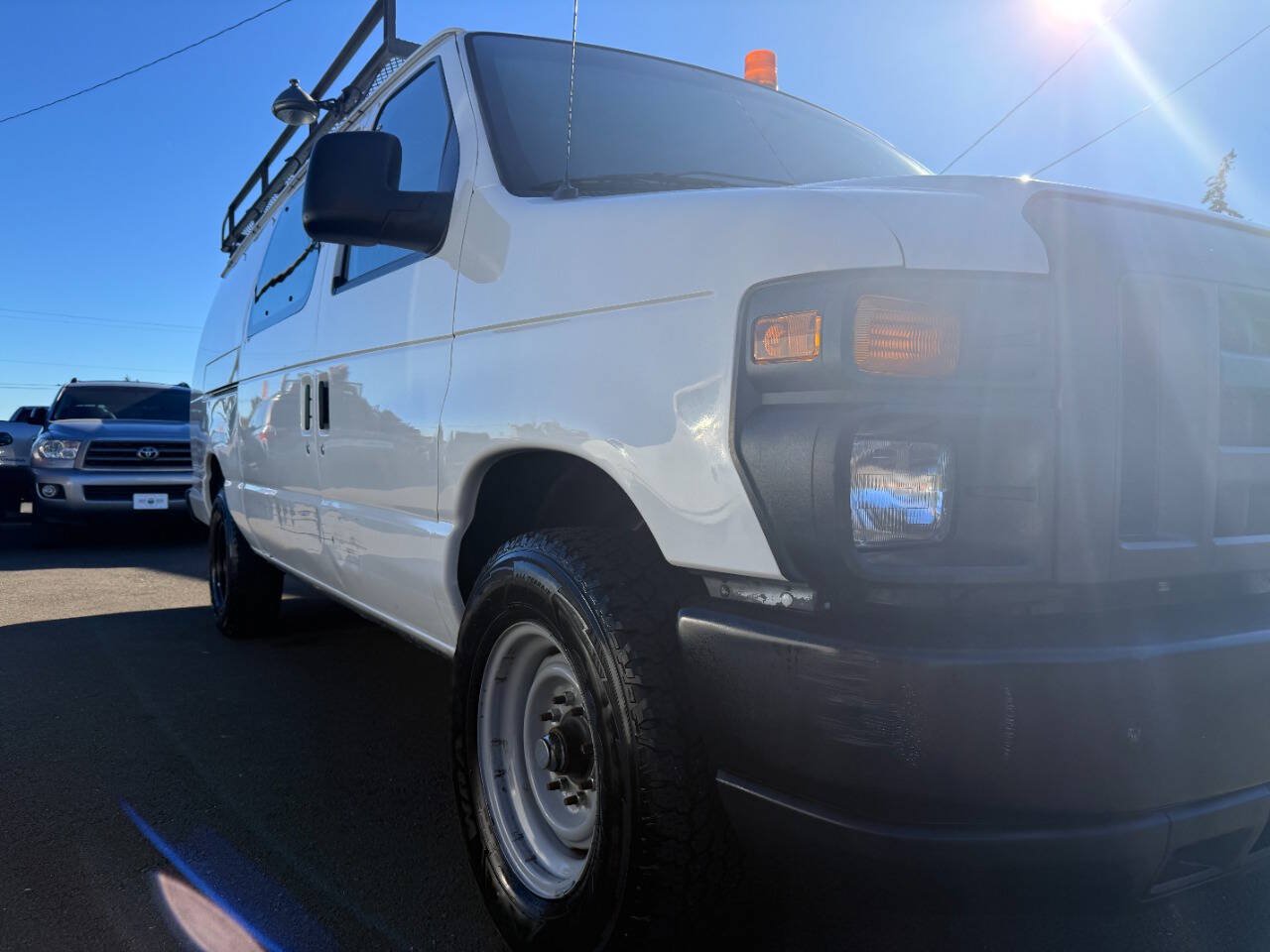 Used 2014 Ford E-350 and Econoline 350 Extended Super Duty w/ Power Group RWD image 40
