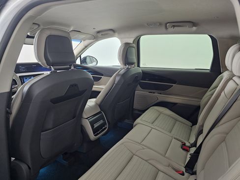 Used 2024 Lincoln Nautilus Reserve image 18