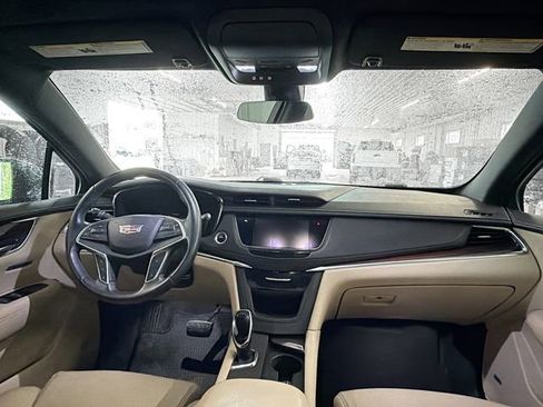 Used 2017 Cadillac XT5 Luxury w/ Driver Awareness Package AWD/4WD image 10