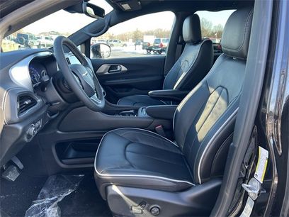 New 2026 Chrysler Pacifica Limited w/ Trailer Tow Group