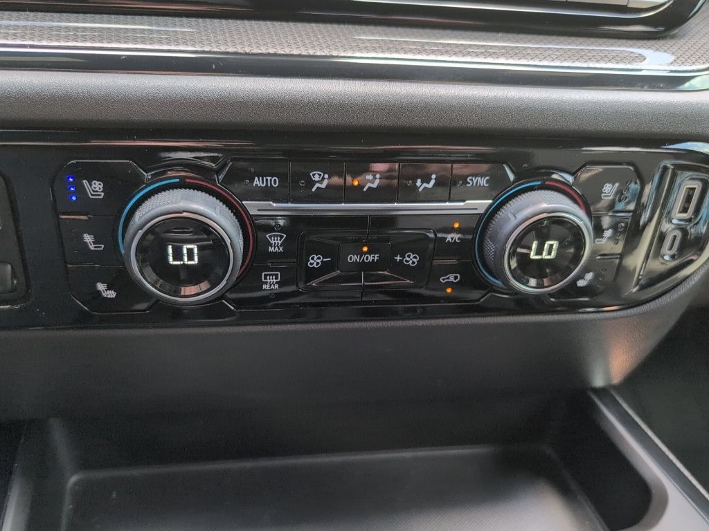 Used 2024 Chevrolet Silverado 1500 ZR2 w/ Technology Package AWD/4WD image 20