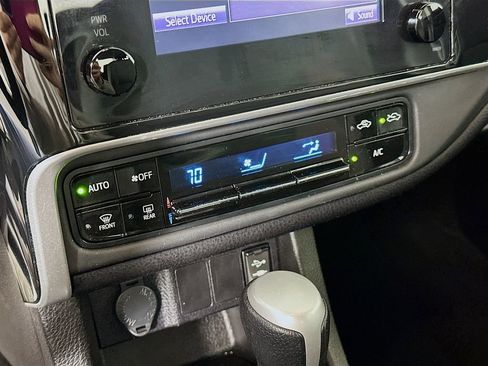 Used 2019 Toyota Corolla LE image 21