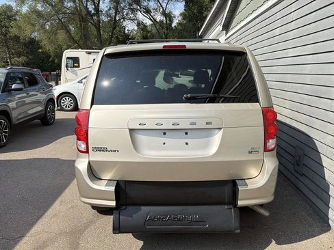 Used 2015 Dodge Grand Caravan SXT FWD image 21