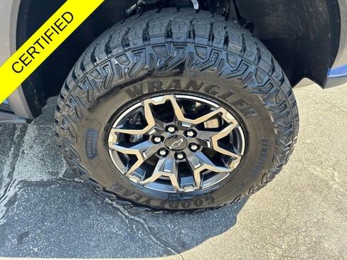 Used 2025 Chevrolet Colorado ZR2 w/ Technology Package AWD/4WD image 27