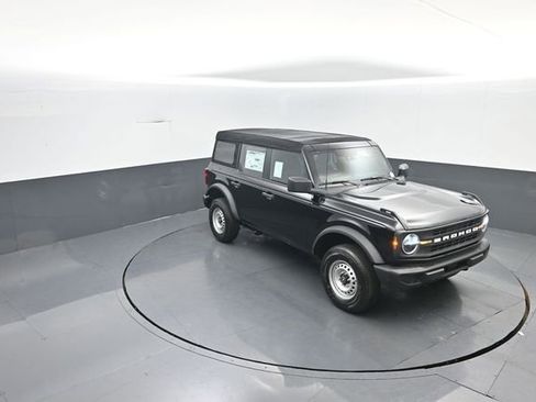 New 2026 Ford Bronco Base image 18
