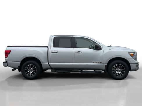 Used 2021 Nissan Titan SV w/ SV Convenience Package image 6