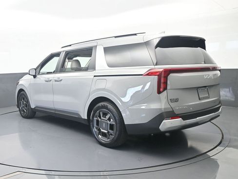 Used 2026 Kia Carnival EX FWD image 4
