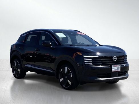 Used 2025 Nissan Kicks SR FWD image 12