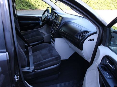 Used 2019 Dodge Grand Caravan SE image 14