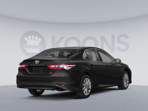 Used 2018 Toyota Camry XLE w/ Audio Package FWD image 2
